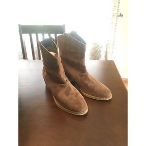 Urban outfitters suede boots / booties